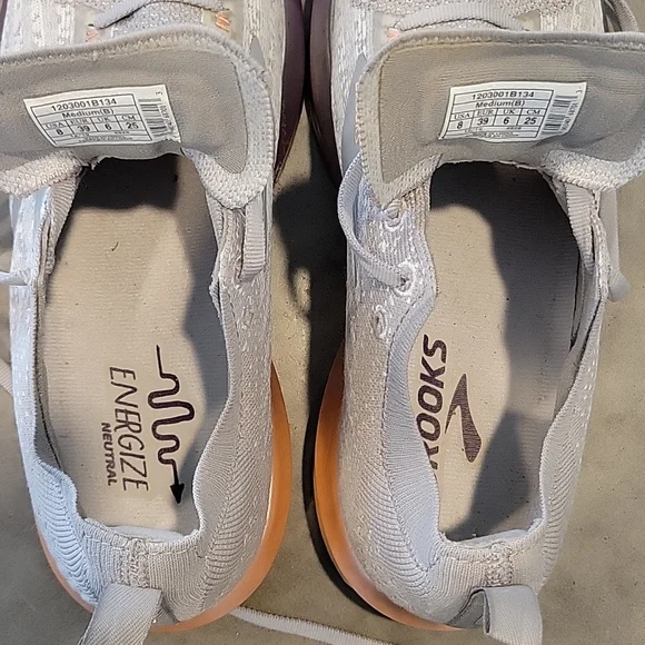 WOMEN'S Brooks LEVITATE 3 running shoes  size 8 GREY - Picture 4 of 10